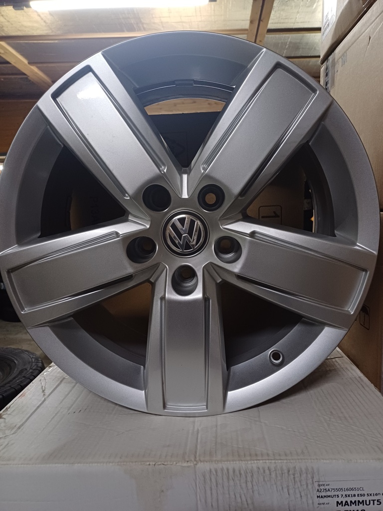 7,5X18 VW MANAUS Transporter Alkuperäinen